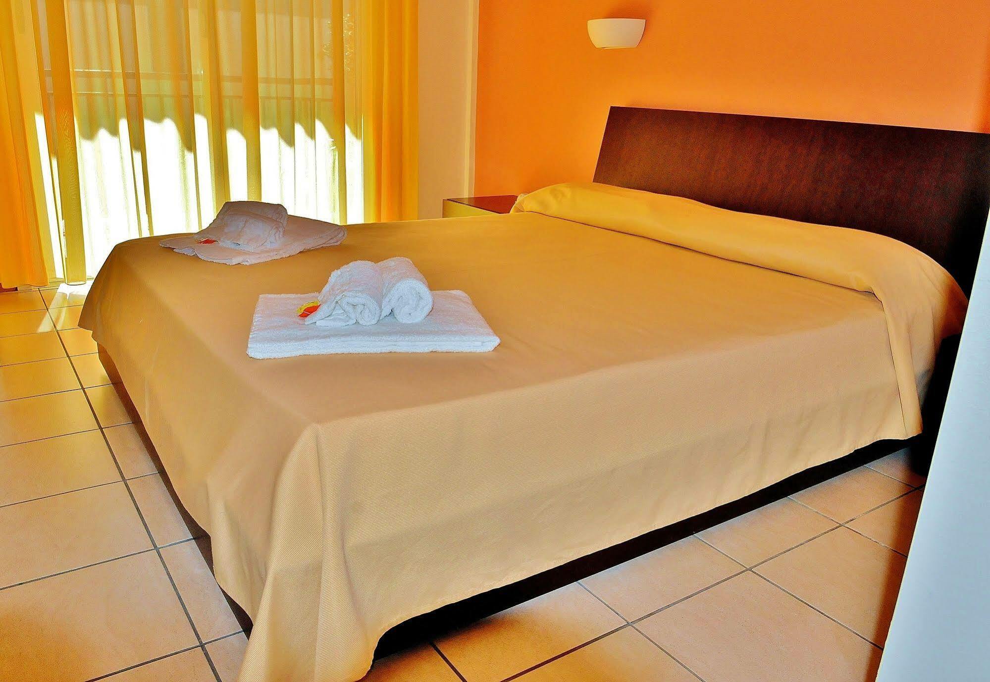 Hotel Rasula Alta Гравина-ди-Катания Экстерьер фото